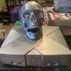 Custom Original Xbox: Silver, LEDs, Skull, Softmod Installed. Works Great