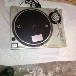 Technics SL-1200 Mk2 Turntable For Parts/Repair