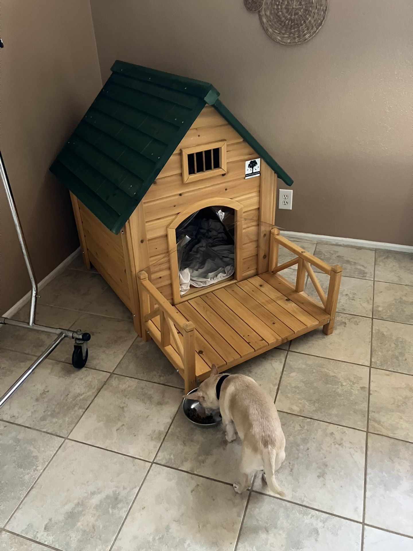 Log Cabin Dog House 
