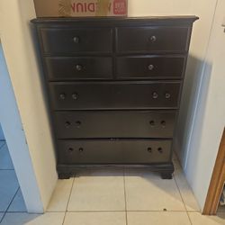 Dresser 4 