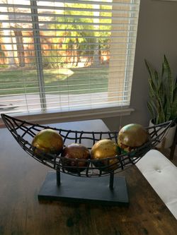 Centerpiece For Dining/living Rm Table