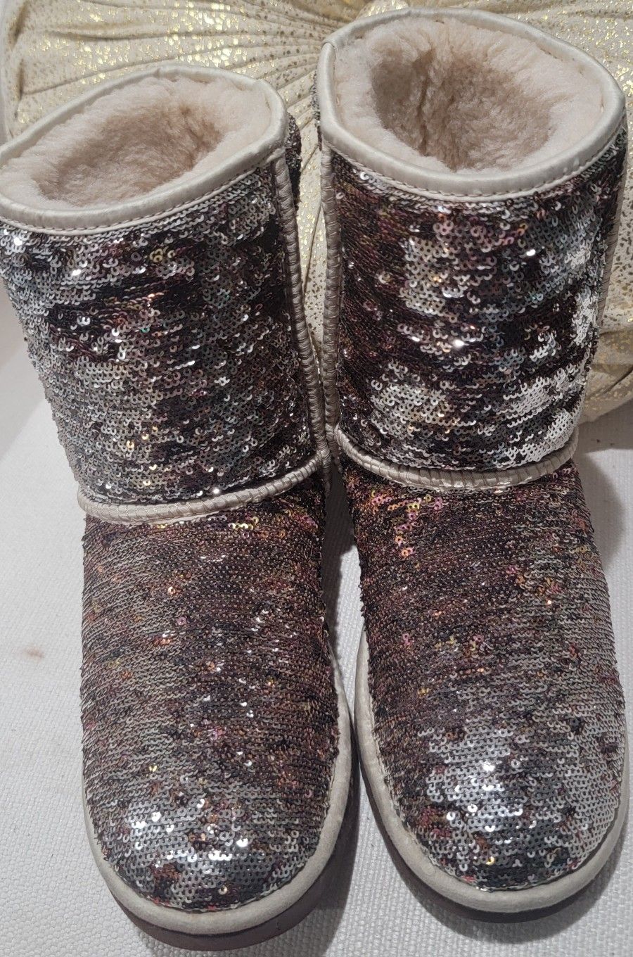 UGG Classic Sequin Bronce Chestnut Tone Size 7