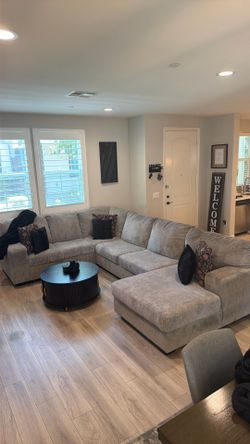 U-Shaped Sectional Light Gray Broyhill Couch