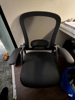 Black office chair