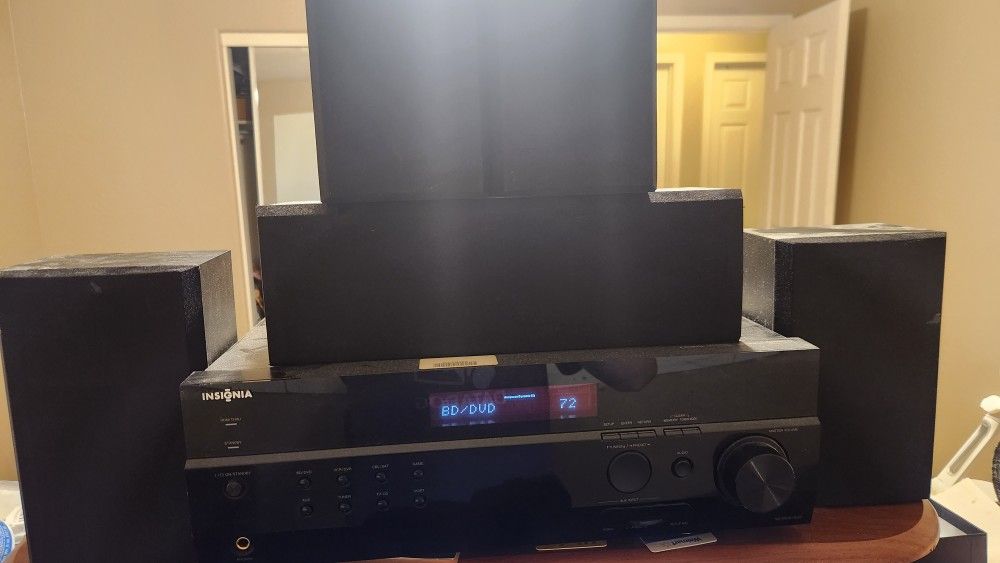 Insignia Surround Sound 5.1 System With 5 Speakers