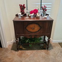 Antique wood wooden wheels , very old , perfect four hundred dollars or close offer
