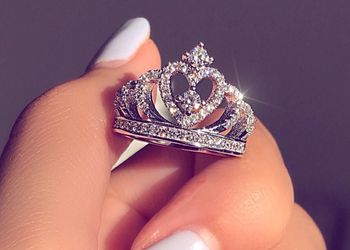 White gold and zirconia ring