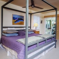 CONTEMPORARY KING BED