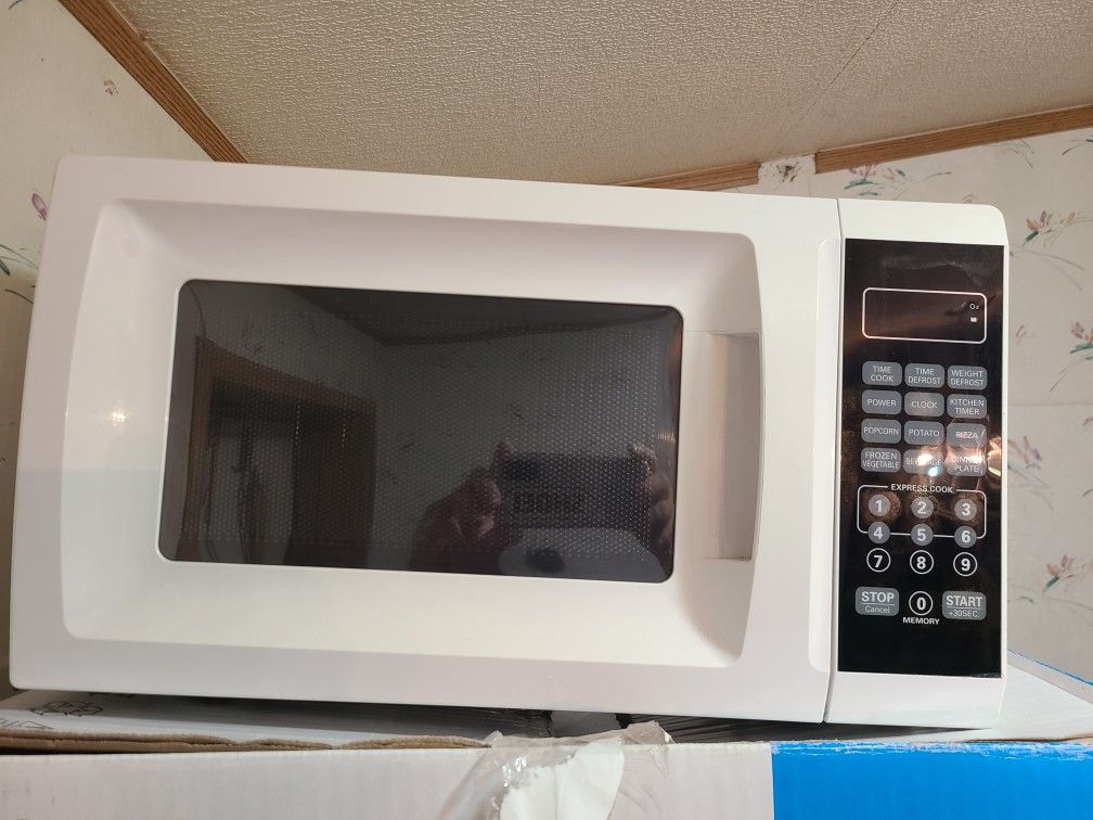 Small Microwave, Great For Bedroom Or Truck Sleepers