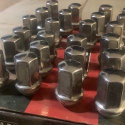 Chevrolet Silverado Oem Lug Nuts 