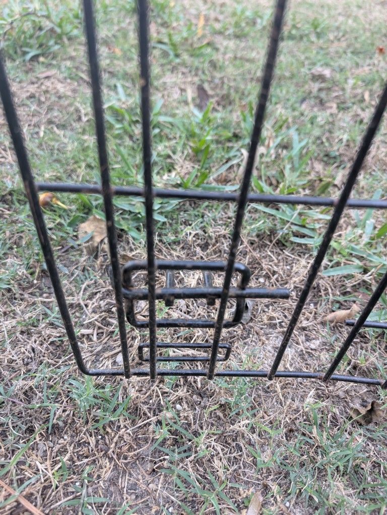 I Crate Large Pet cage In Great Shape and Portable!