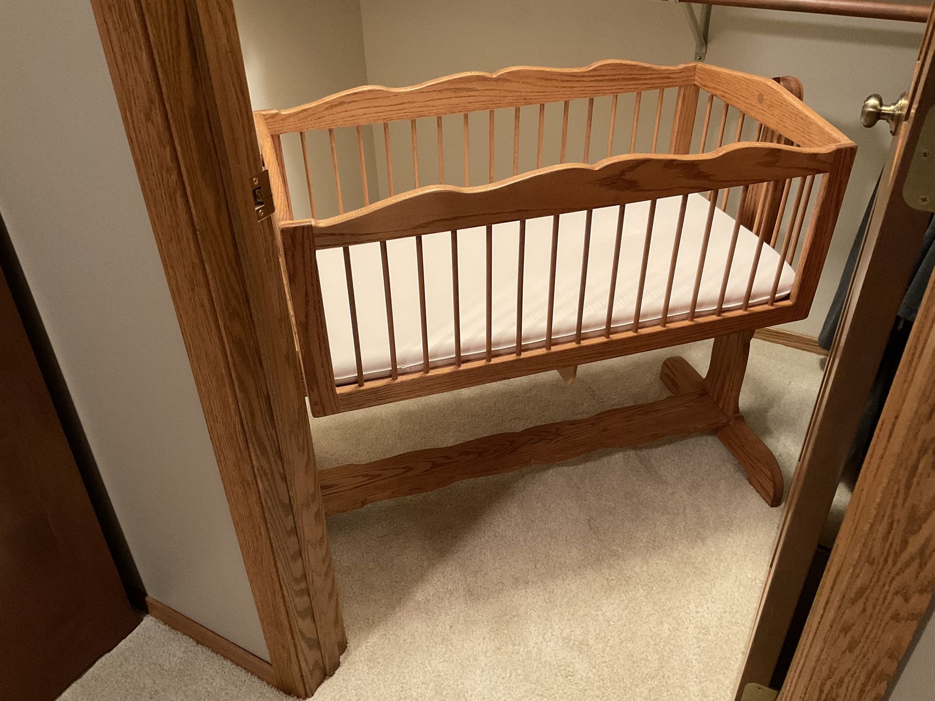 WOOD CRIB/CRADLE/BASSINET