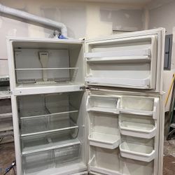 Whirlpool 33-inch Top freezer refrigerator