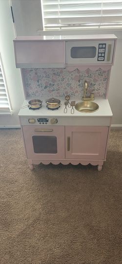 Kids play kitchen set