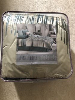 Queen size comforter set