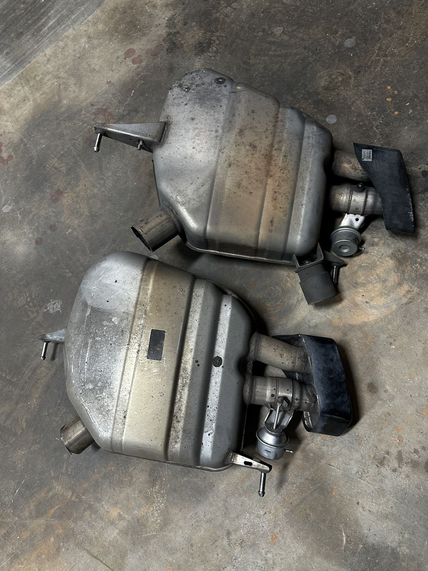 11-16 BMW F10 550i Rear Exhaust Muffler OEM Muffler