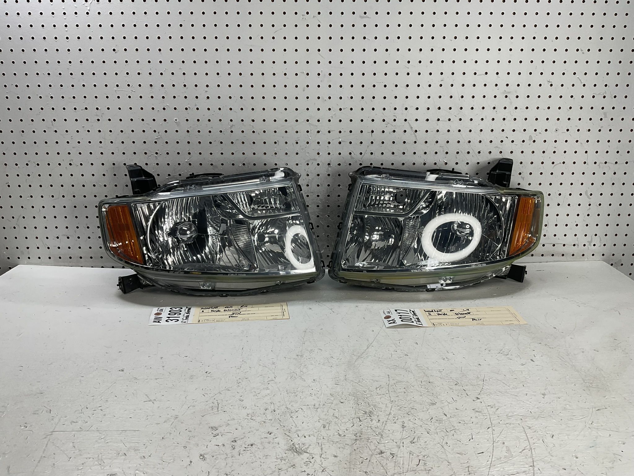 2009 2011 HONDA ELEMENT HEADLIGHT PAIR OEM 