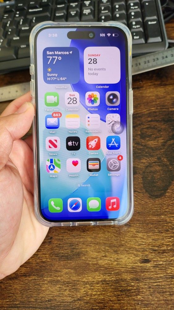 Iphone 15 Pro White 256gb Unlocked, had a little cracked at the back glass but does not affect function. Battery health is 86%
