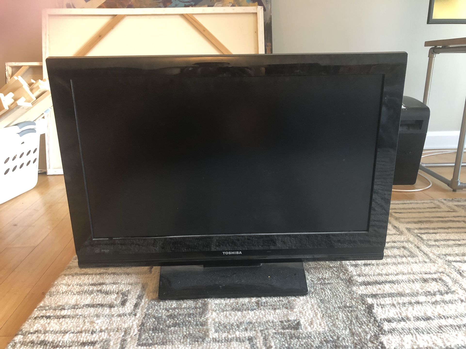 Toshiba 32 Inch Flat Screen TV