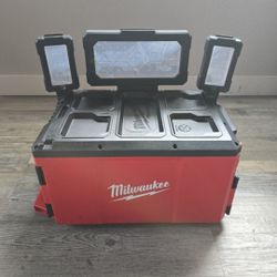 MILWAUKEE M18 PACKOUT LIGHT PERFECT CONDITION