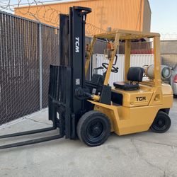 TCM Forklift 5000 LB PNEUMATIC TIRES