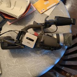 Canon XL1S 3CCD Digital Mini DV Camcorder w/ Canon MA-200 Microphone Audio Adapter Shoulder Pad, Hard Case