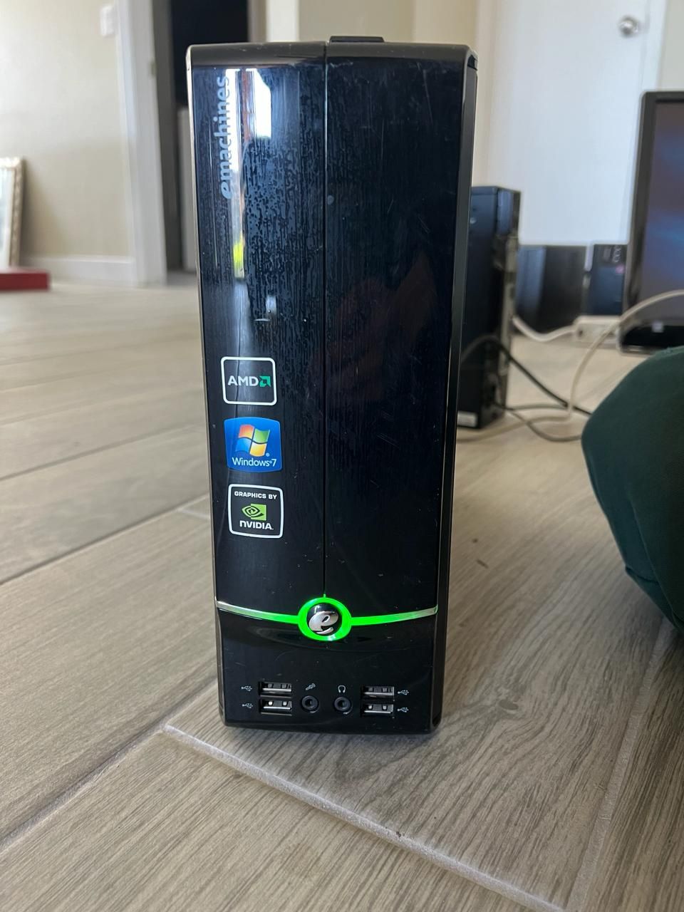eMachines Desktop PC EL1333-21f Athlon LE-1660 (2.80GHz) 3GB DDR3 500GB HDD