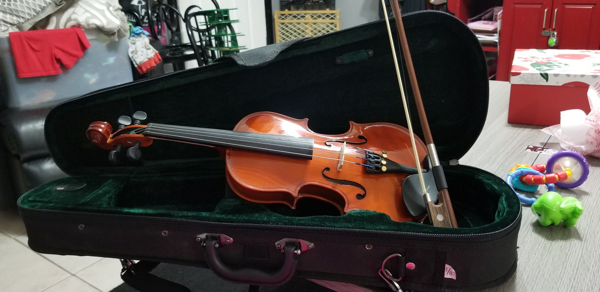 Sremona 1/8 childs violin with case