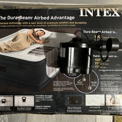 INTEX QUEEN SIZE AIR MATTRESS W/PUMP