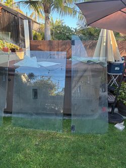 Free glass shower enclosure
