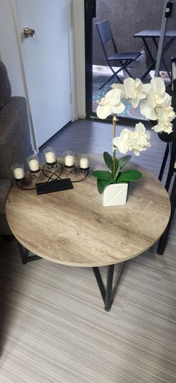 Center table with decorations