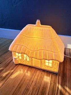 Irish Belleek Cottage Lamp