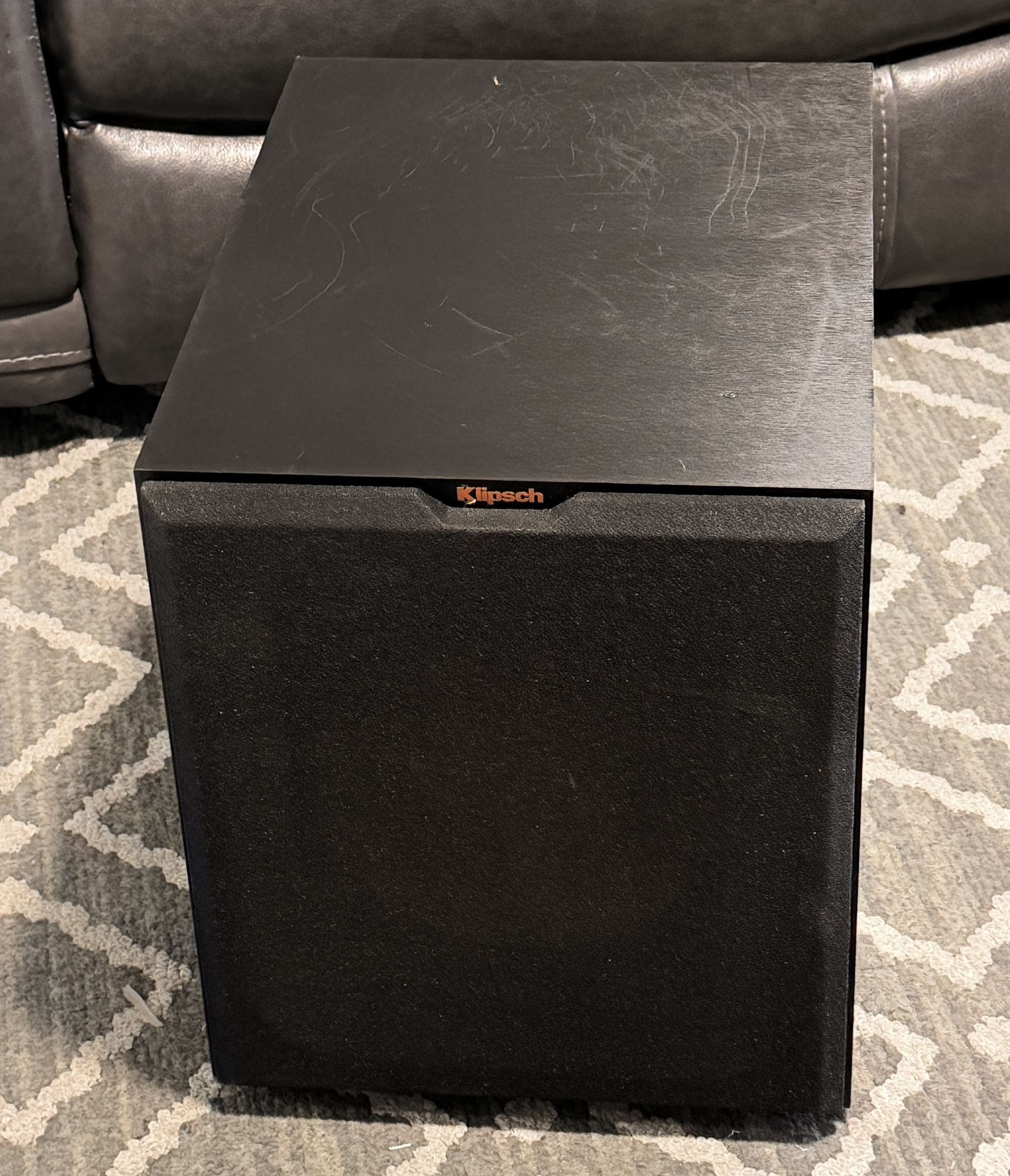 KLIPSH Klipsch Reference R-120SW  * 12" front-firing IMG (Injection Molded Graphite) spun-copper woofer * 200-watt RMS amplifier (400 watts peak power
