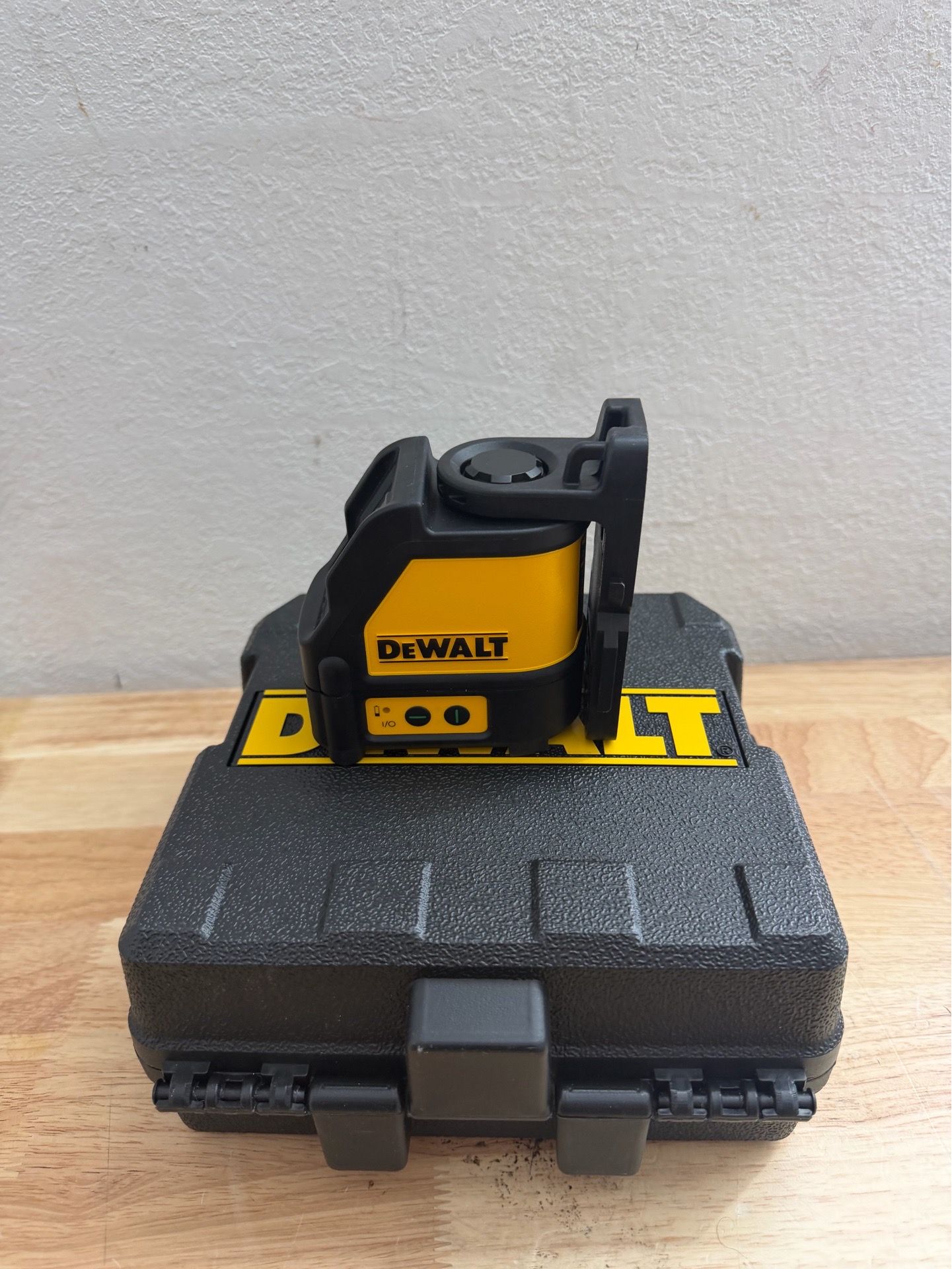 100 ft. Green Self-Leveling Cross Line Laser Level with (3) AA Batteries & Case