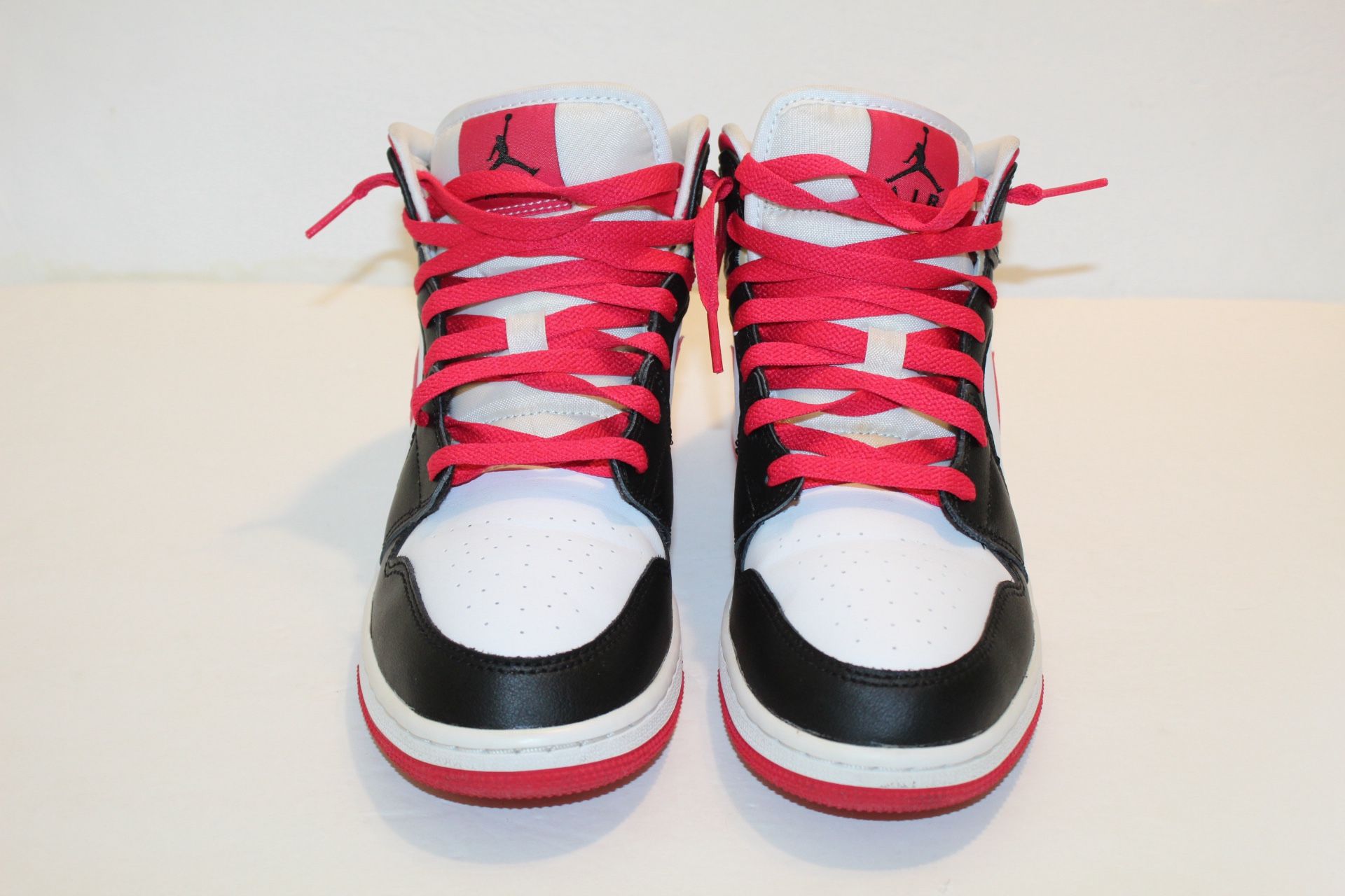 Nike Air Jordan 1 Retro Mid Top Shoes Size 7Y/ Women’s 8.5