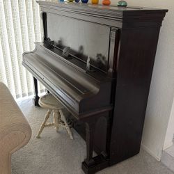 Piano Upright 