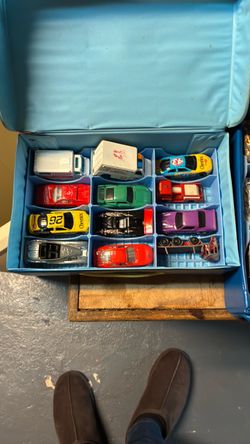 Assorted Matchbox cars