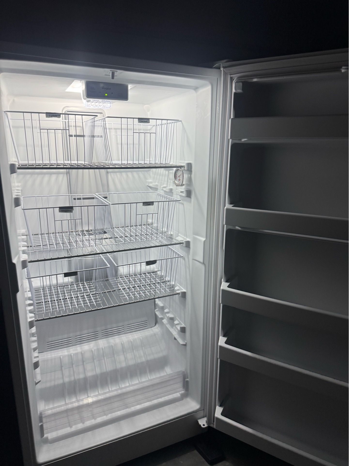 NICE!! Whirlpool upright freezer 15cubic ft
