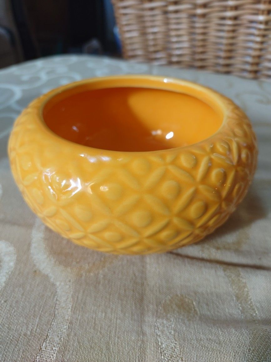 ROUND ORANGE CERAMIC PLANTER POT