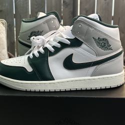 green and white jordan 1 mid se 