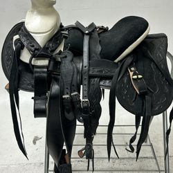 Monturas charras para caballos 🐎 100% piel  De la mejor calidad 100% garantizadas  Le incluye pechera o pecho pretal, correas para espuelas , cabezad