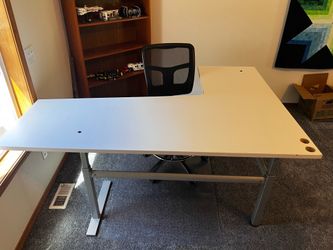 L-Shaped Adjustable Height Office Desk + Chair + Floor Mat