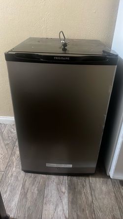 Mini fridge