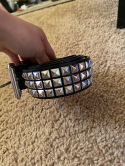 Studded pyramid belt with slider hardware