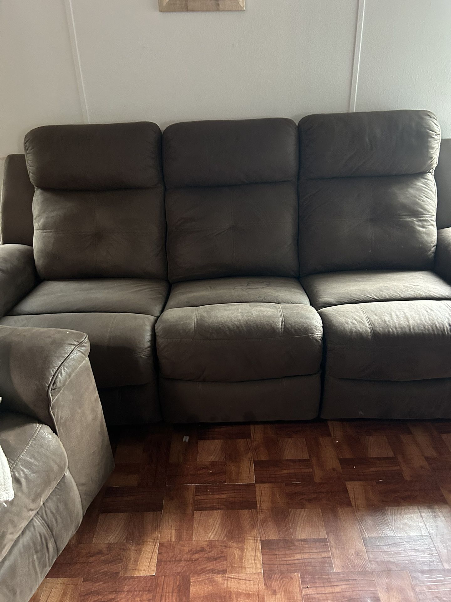 selling this set of couch