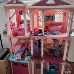 Barbie Dream House Plus 5 Dolls
