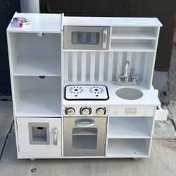 Play Kitchen