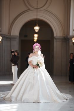 🤍 Elegant Ivory Satin Off-Shoulder Ball Gown Wedding Dress | 5ft Train + Veil Included
