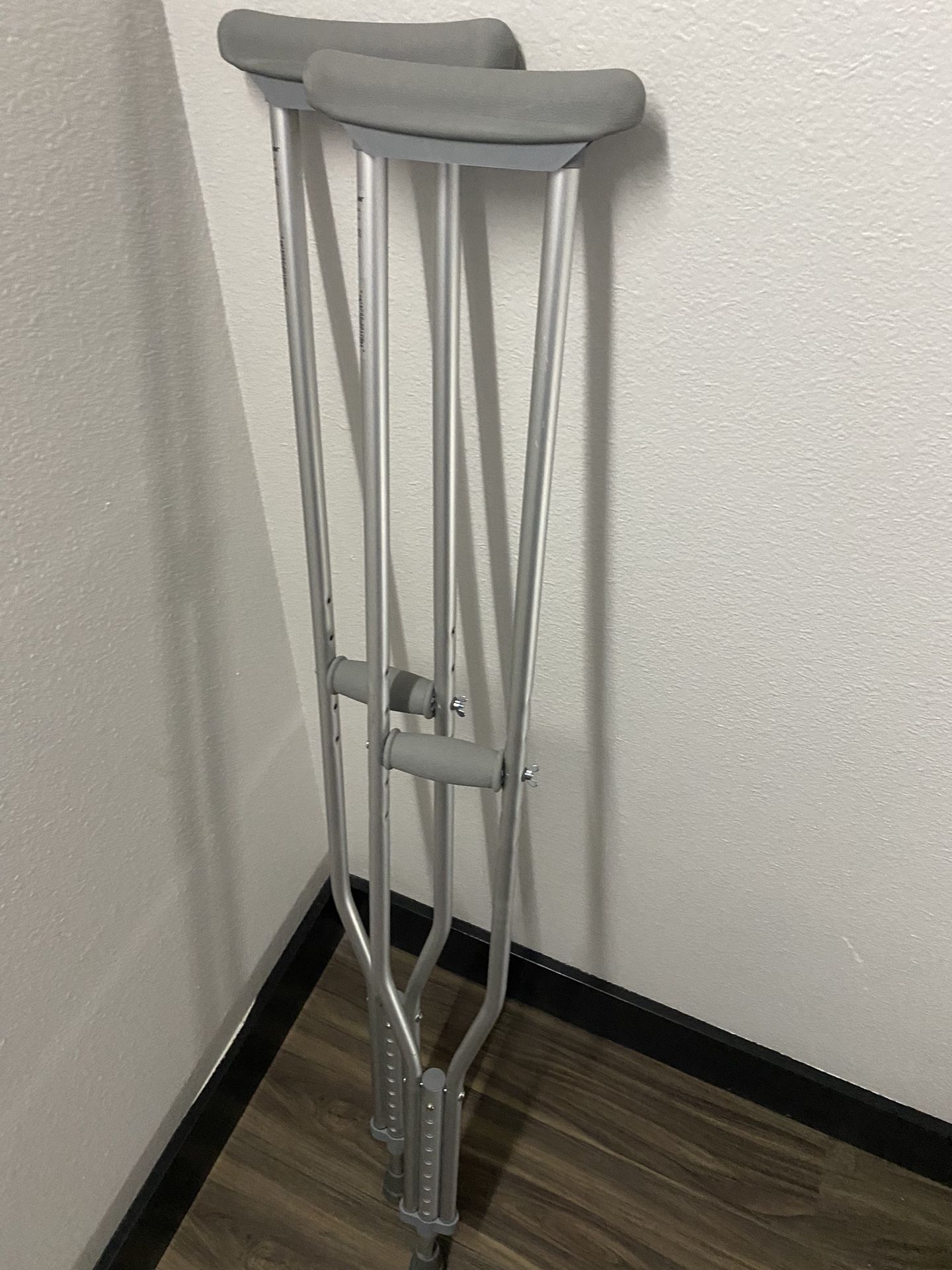 Guardian MDSV80535 Standard Aluminum Crutches, Tall Adult 5’10” 6’6