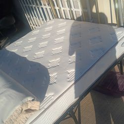 Full Size Bed - Cama Matrimonial 